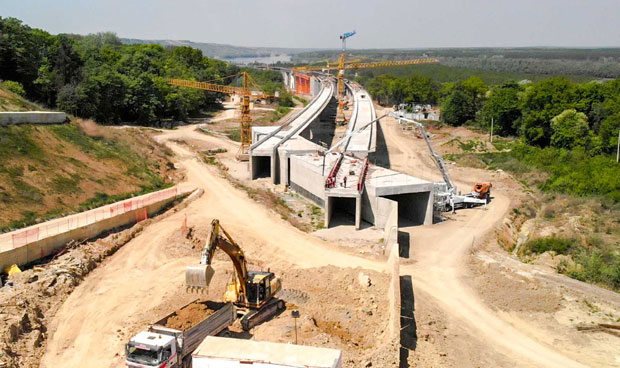 Тунел дугачак 2,2 км, вијадукт држе 103 стуба, а овде ће возови ићи 200 на сат: Корона није помрсила планове за брзу пругу у Чортановцима (ФОТО+ВИДЕО)